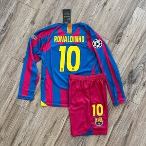 Barcelona Ronaldinho #10 Kids Long-Sleeve Soccer Jersey - Blue & Red Retro 2006